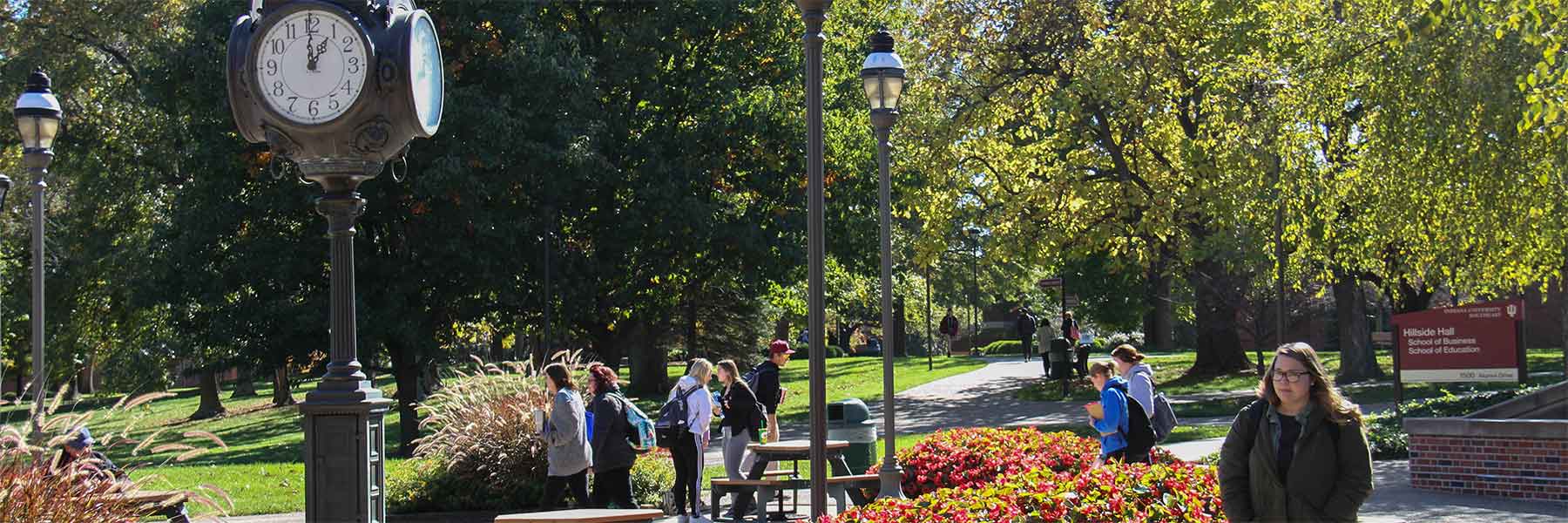 IU Southeast students walking in McCullough Plaza